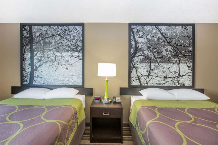 Super 8 by Wyndham Brookings