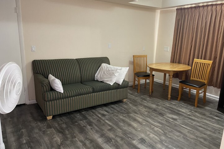 Room 7 of 18