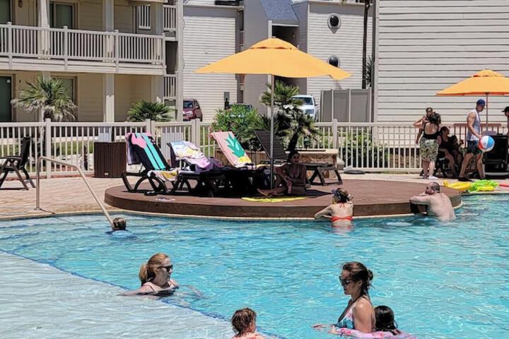 Pool 49 of 125