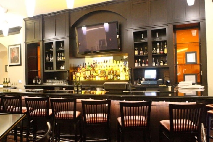 Lounge 43 of 48