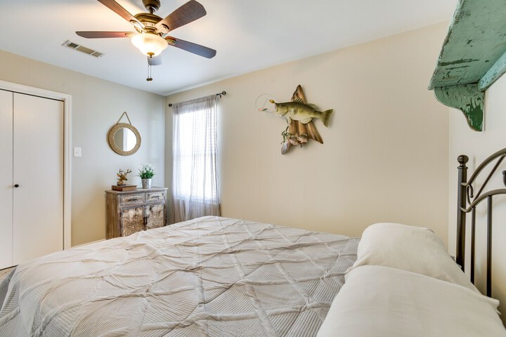 Bayou Bliss: Barataria Waterfront Getaway w / Dock!