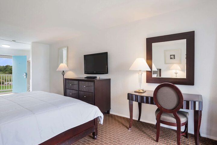Room 53 of 68