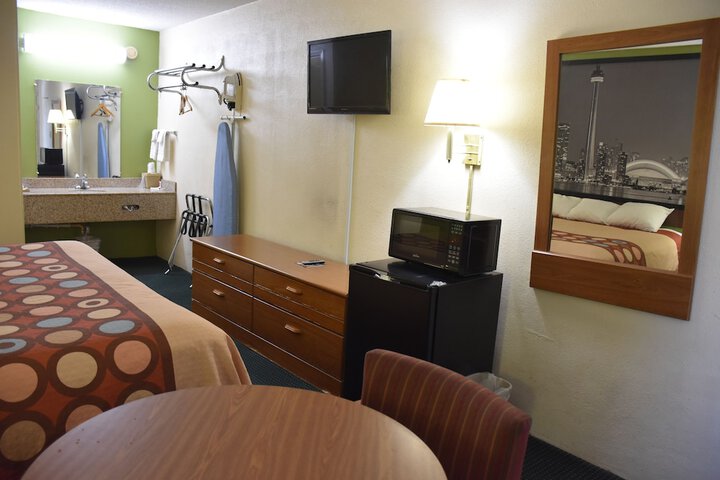 Room 34 of 53