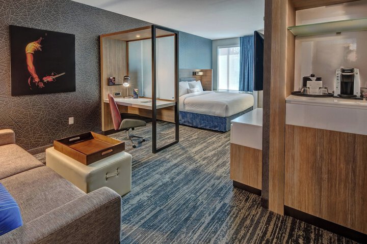 Room 15 of 27