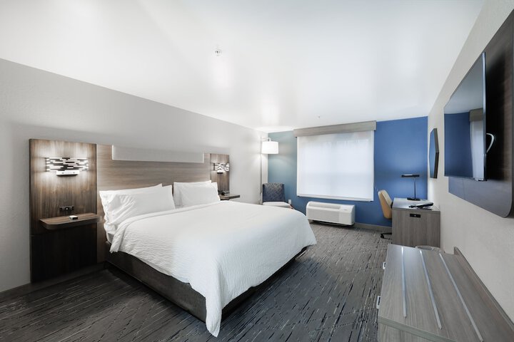 Room 32 of 46