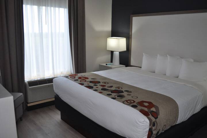 Room 9 of 29
