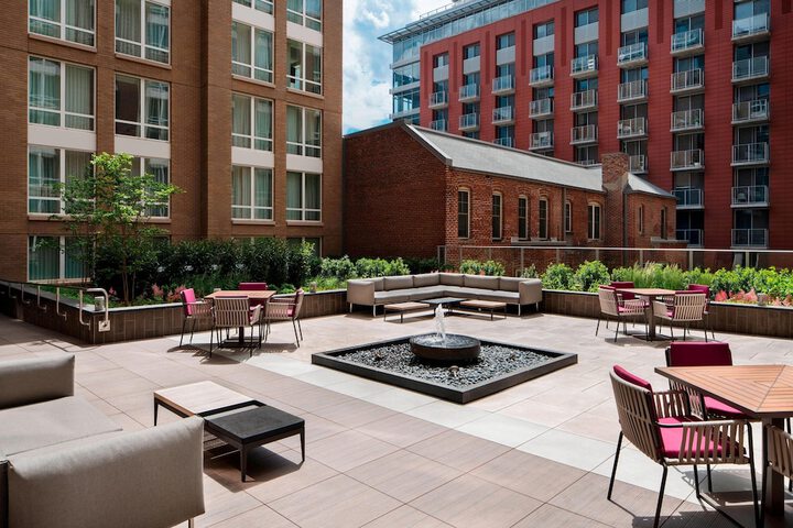 Courtyard by Marriott Washington Downtown / Convention Center