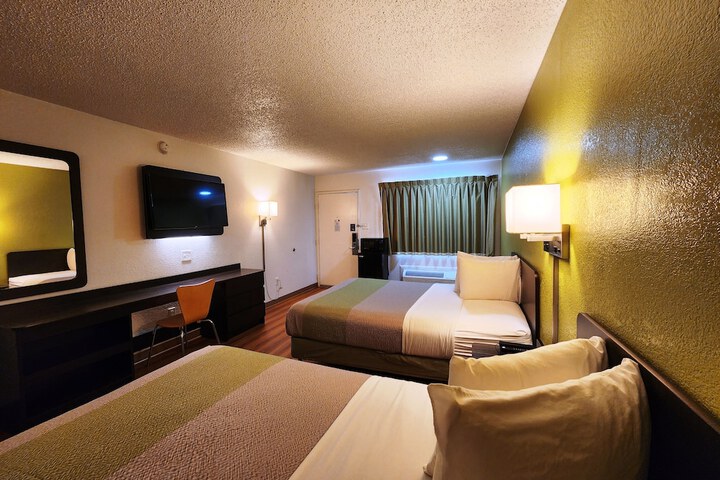 Room 32 of 50
