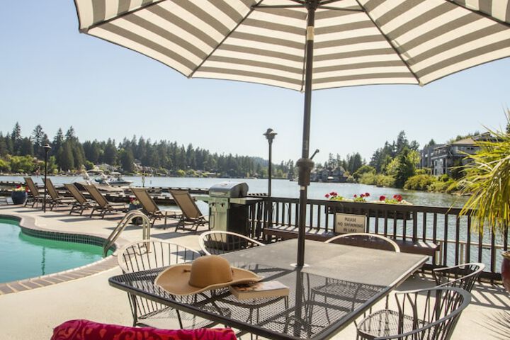 Lakeshore Inn