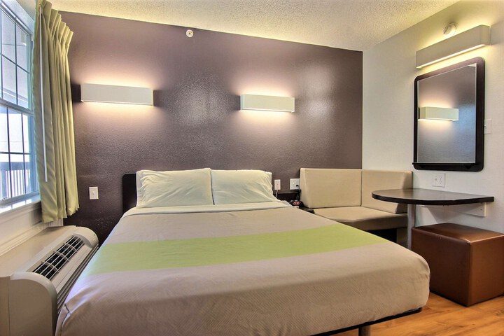 Room 25 of 31