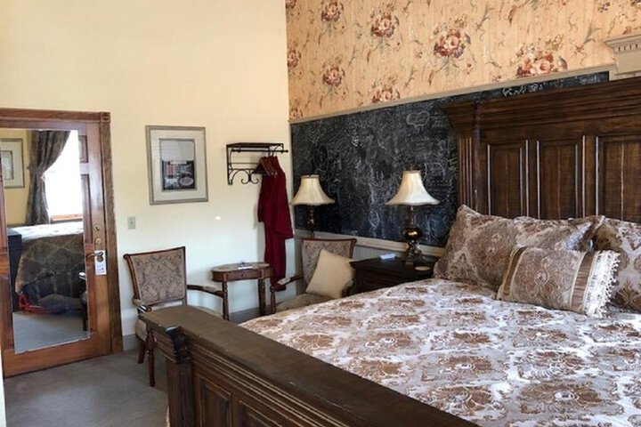 CARR MANOR