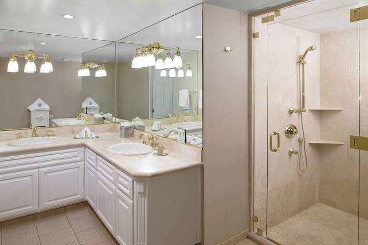DoubleTree by Hilton San Pedro - Port of Los Angeles