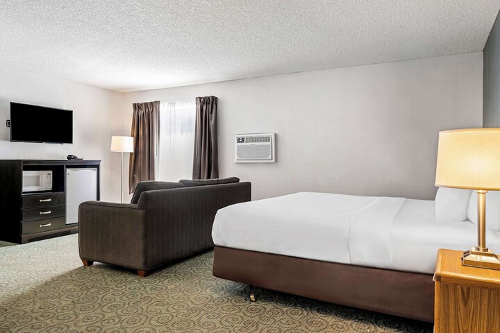 Room 16 of 40