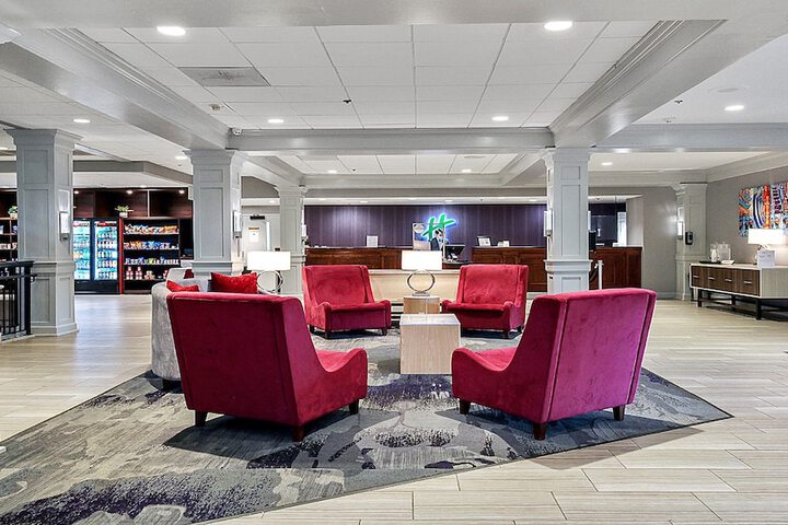 Holiday Inn Chicago Nw Crystal Lk Convention Center by IHG