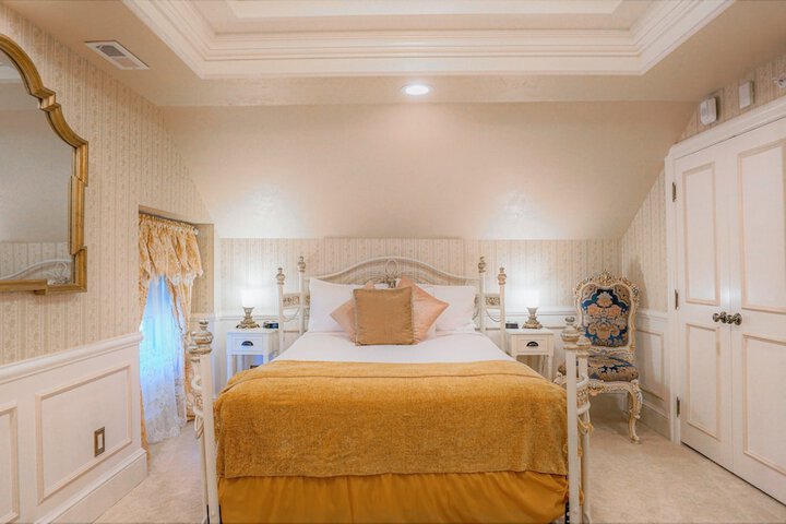 Room 47 of 93
