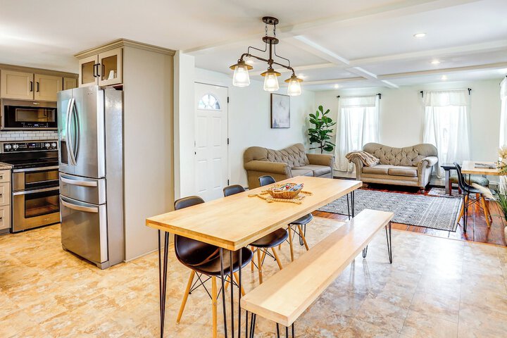 Fenced Backyard Grill & Deck: Bernville Home!