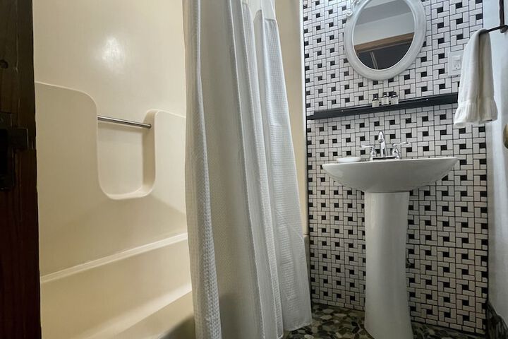 Room 83 of 156