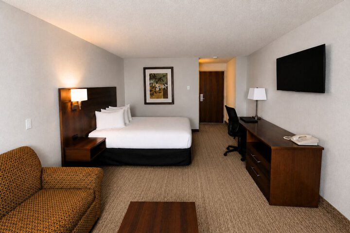 Service Plus Inn & Suites Grande Prairie