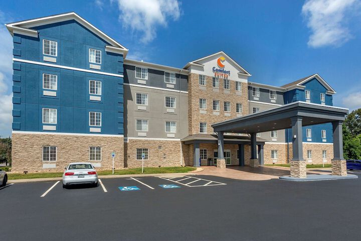 Comfort Suites Clarksville near Governors Square Mall
