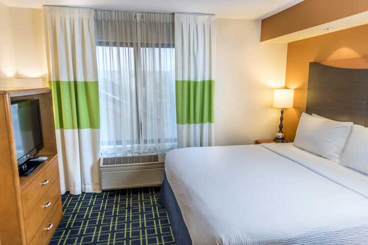 Room 17 of 33