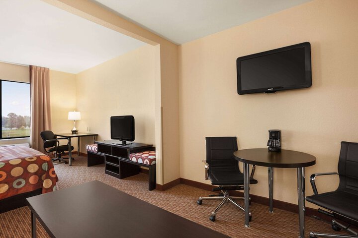 Super 8 by Wyndham Pennsville / Wilmington