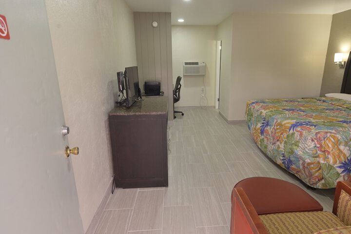 Room 5 of 17