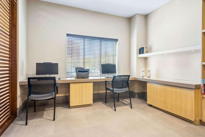 Business Center 40 of 41