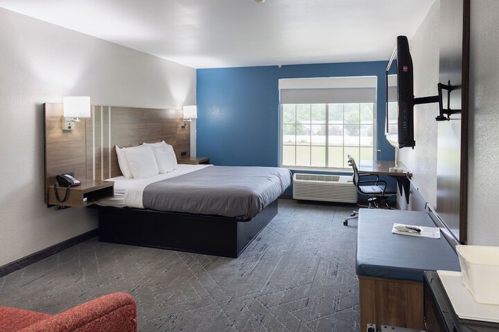 Countryside Inn & Suites