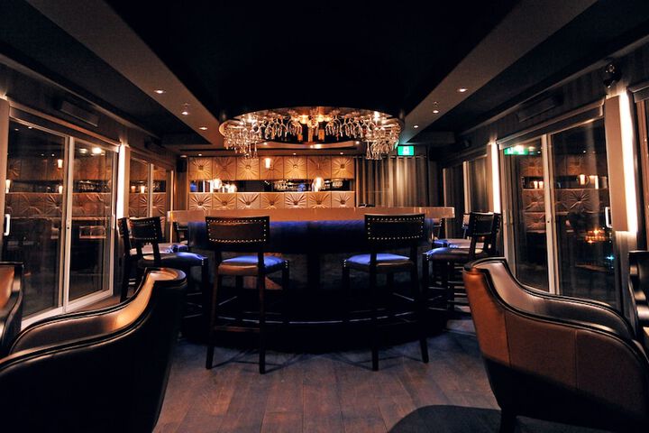 Lounge 43 of 49