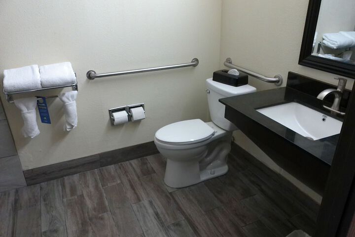 Room 118 of 143