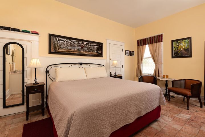Room 17 of 25