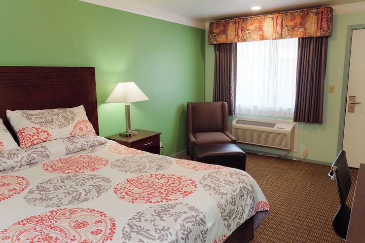 Room 6 of 14