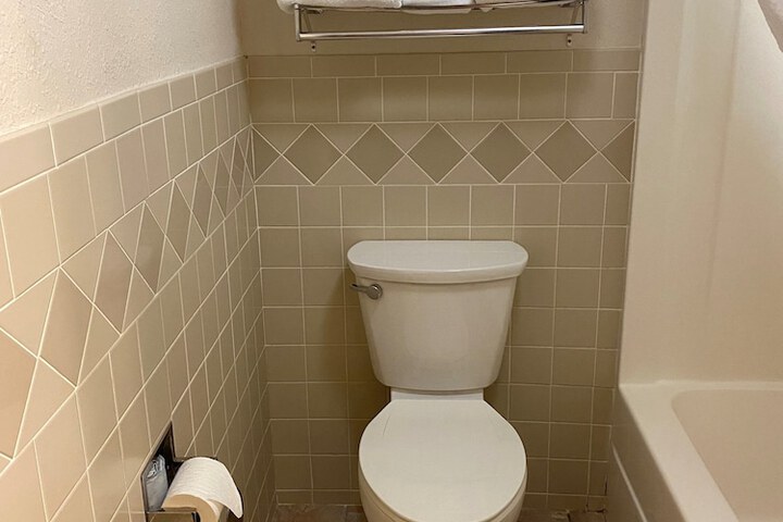 Room 14 of 16