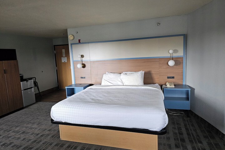 Room 18 of 40