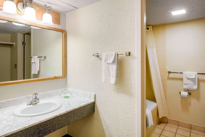 Room 14 of 29