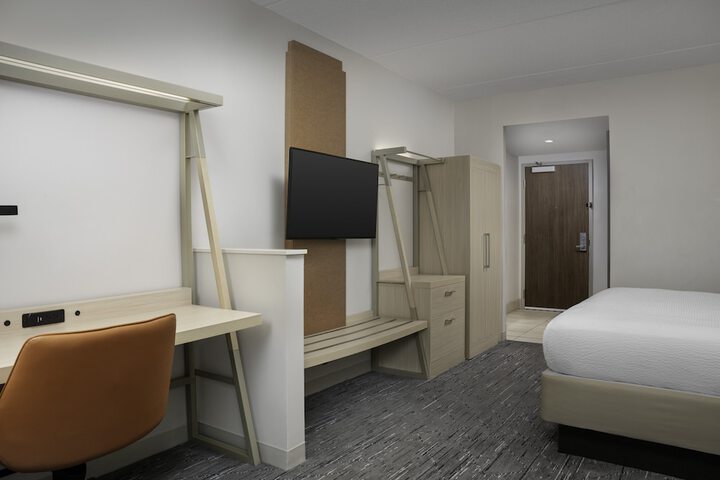 Holiday Inn Express & Suites Pittsburgh North Shore by IHG