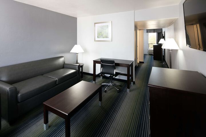 Room 21 of 32
