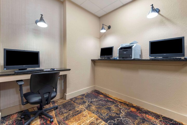 Business Center 72 of 73