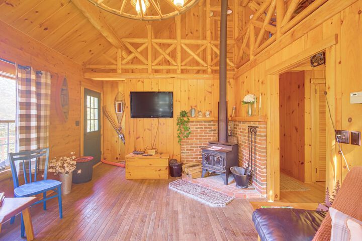 Andover Cabin Retreat w / Hot Tub & Fireplace!