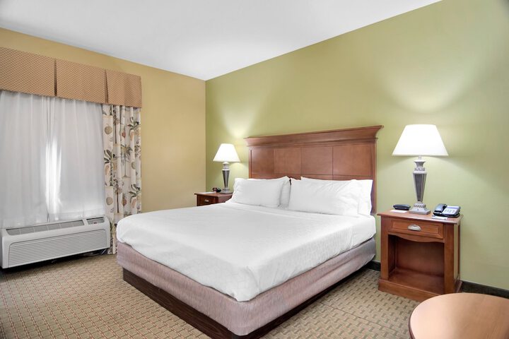 Room 27 of 48