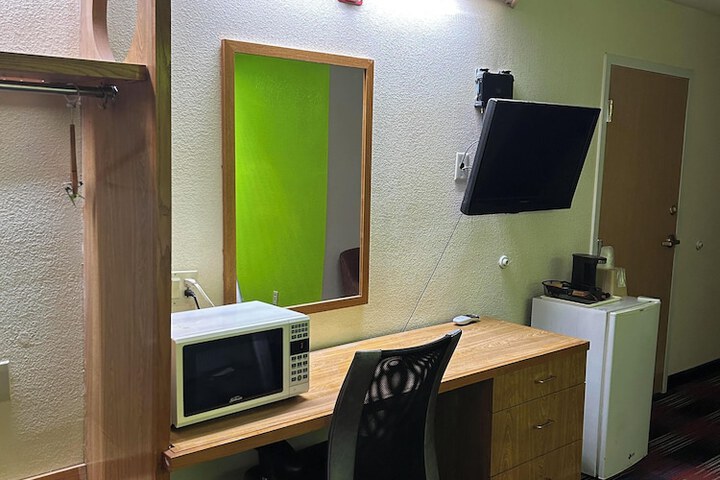Room 16 of 16