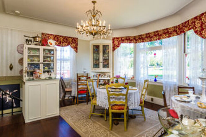 Joshua Inn Bed & Breakfast