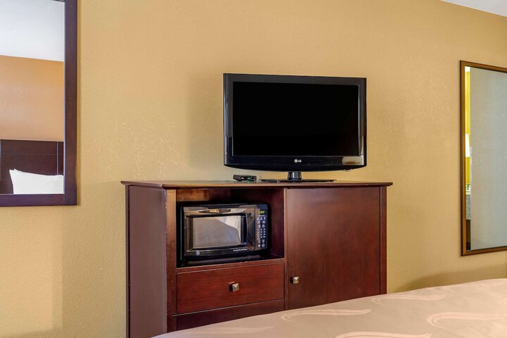 Room 18 of 32