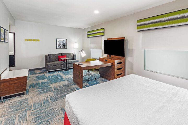Room 32 of 49