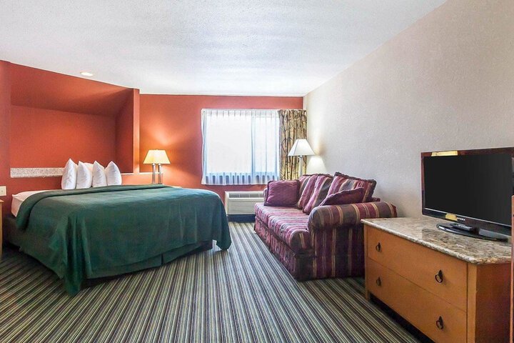 Room 13 of 19