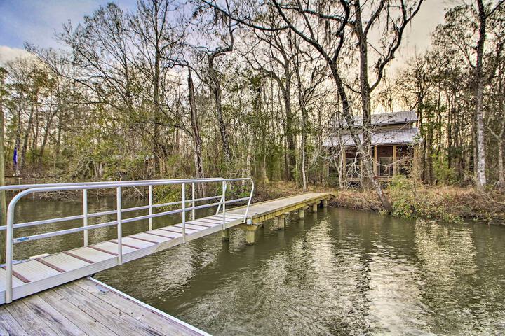 Secluded Santee River Island Retreat w / Dock!