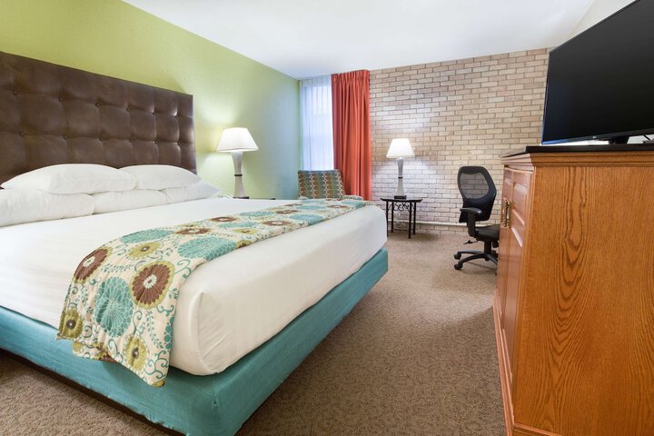 Room 27 of 56
