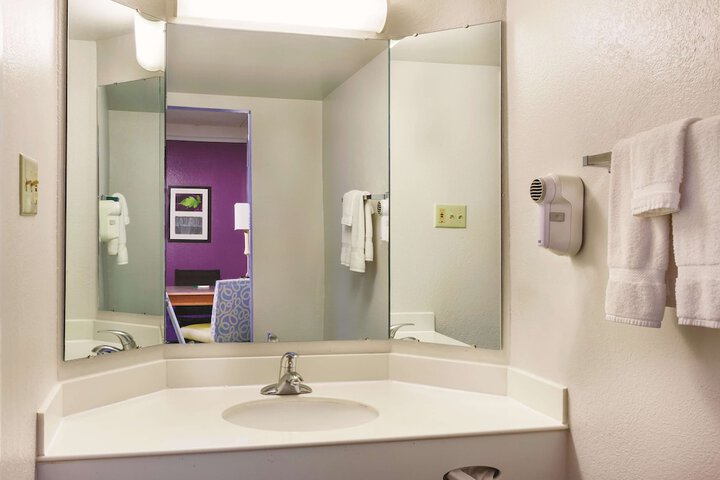 Room 15 of 27