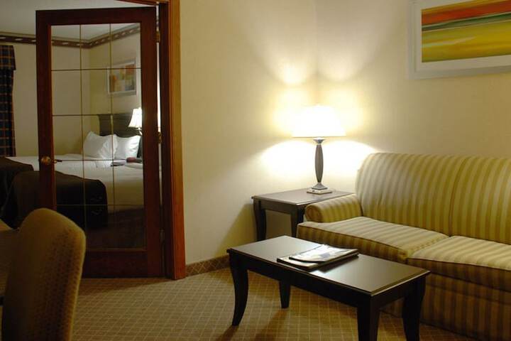 Room 25 of 38