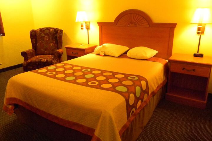 Room 27 of 68